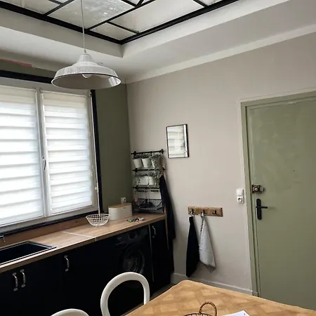 Joli Avec Terrasse Apartment *